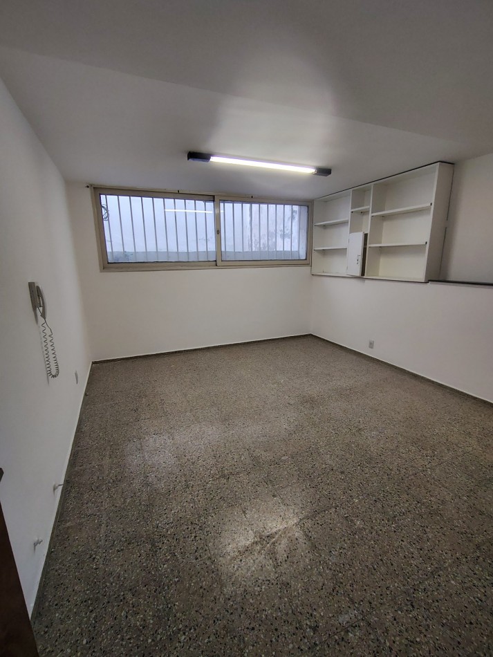 Oficina en Alquiler! Proximo Plaza Colon! 