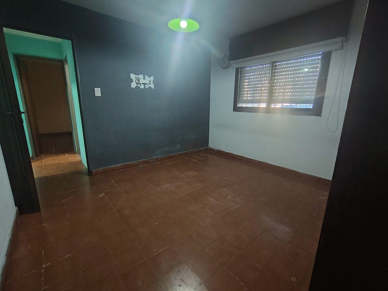 🏡 Amplia Casa de 3 Dormitorios con Quincho Cerrado y Cochera para 3 Autos