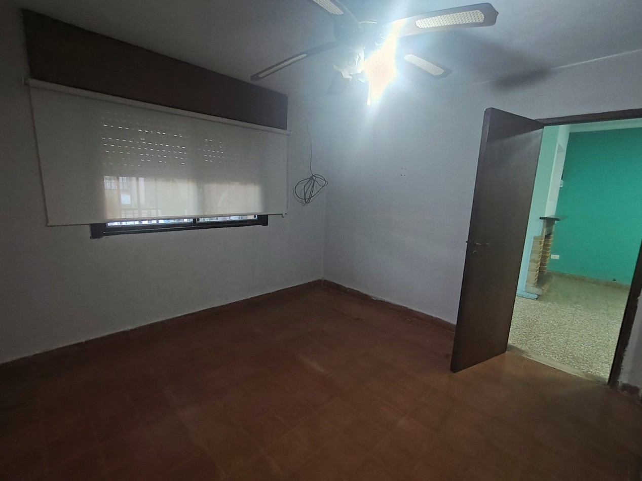 🏡 Amplia Casa de 3 Dormitorios con Quincho Cerrado y Cochera para 3 Autos