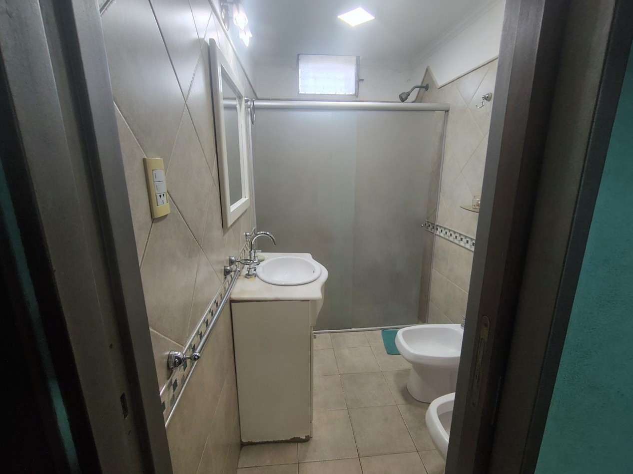 🏡 Amplia Casa de 3 Dormitorios con Quincho Cerrado y Cochera para 3 Autos