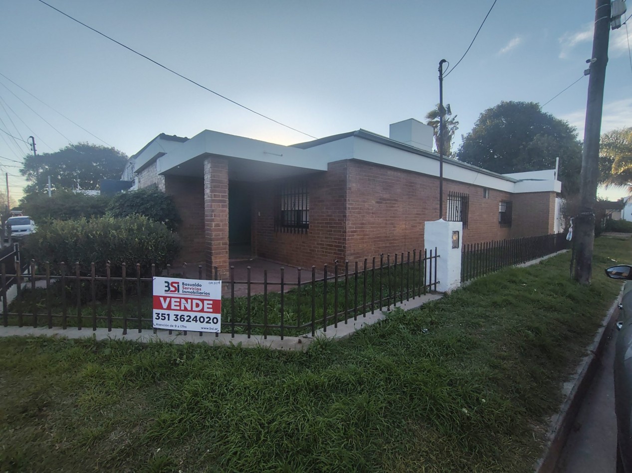 🏡 Amplia Casa de 3 Dormitorios con Quincho Cerrado y Cochera para 3 Autos