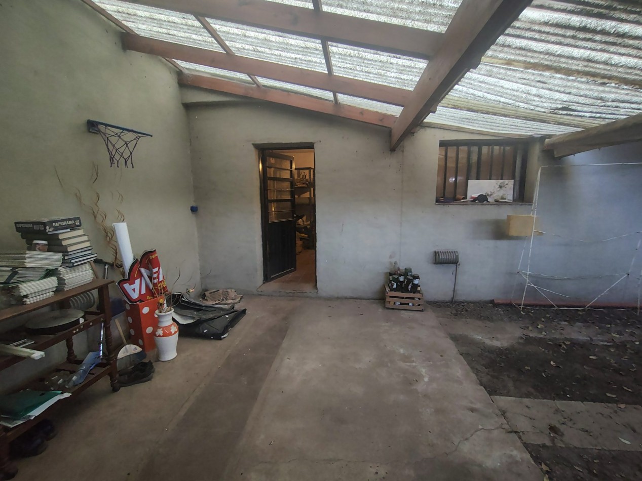 🏡 Amplia Casa de 3 Dormitorios con Quincho Cerrado y Cochera para 3 Autos