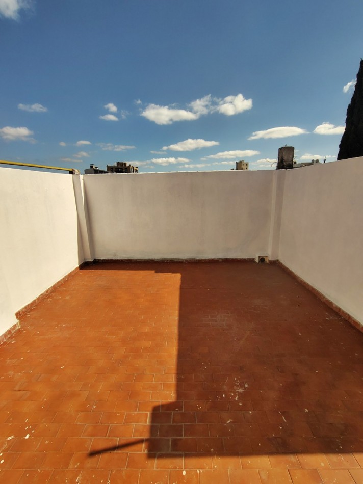 Departamento con terraza! Excelente! 
