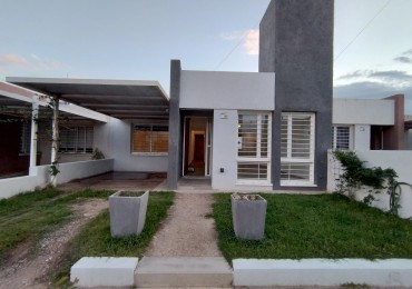 Vivi en Universitario de Horizonte - Casa Moderna con Jardin y Cochera