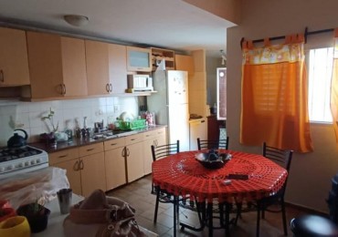 Casa De 3 Habitaciones con Cochera, Apta Credito!