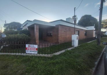 🏡 Amplia Casa de 3 Dormitorios con Quincho Cerrado y Cochera para 3 Autos